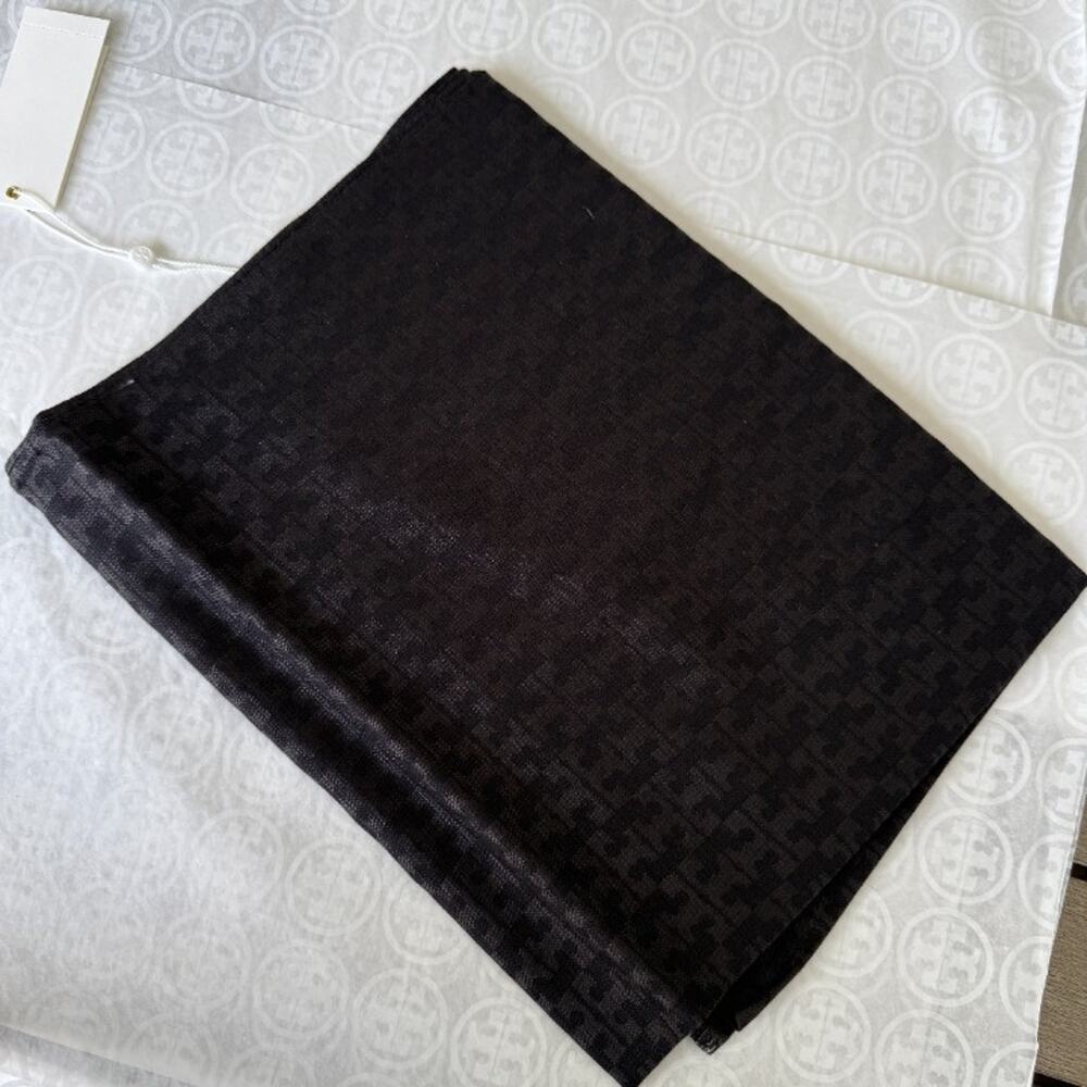 Limited ‼️TORY BURCH MOSAIC LOGO JACQUARD SCARF 31155022